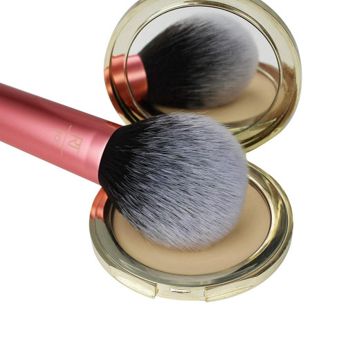 Real Techniques Powder & Bronzer Brush Helps Build Smooth Even Coverage