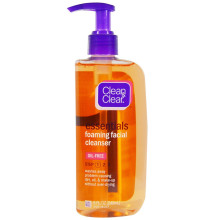 Clean & Clear Essentials Foaming Facial Cleanser 8 FL Oz (237 ml).